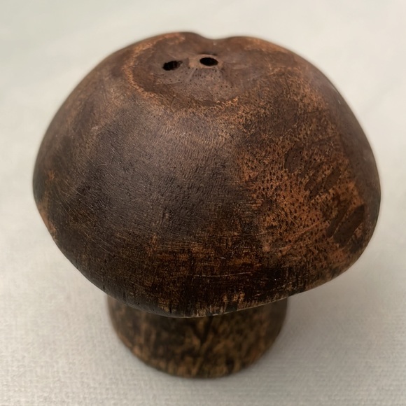 Vintage Mushroom Salt and Pepper Shaker - Picture 12 of 16